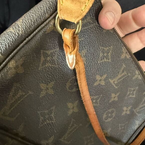 Used in good condition Louis Vuitton Monogram Canvas Accessories Pochette - Picture 10 of 16